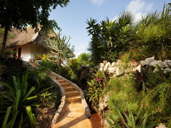 Matemwe Lodge - path leading to bungalow